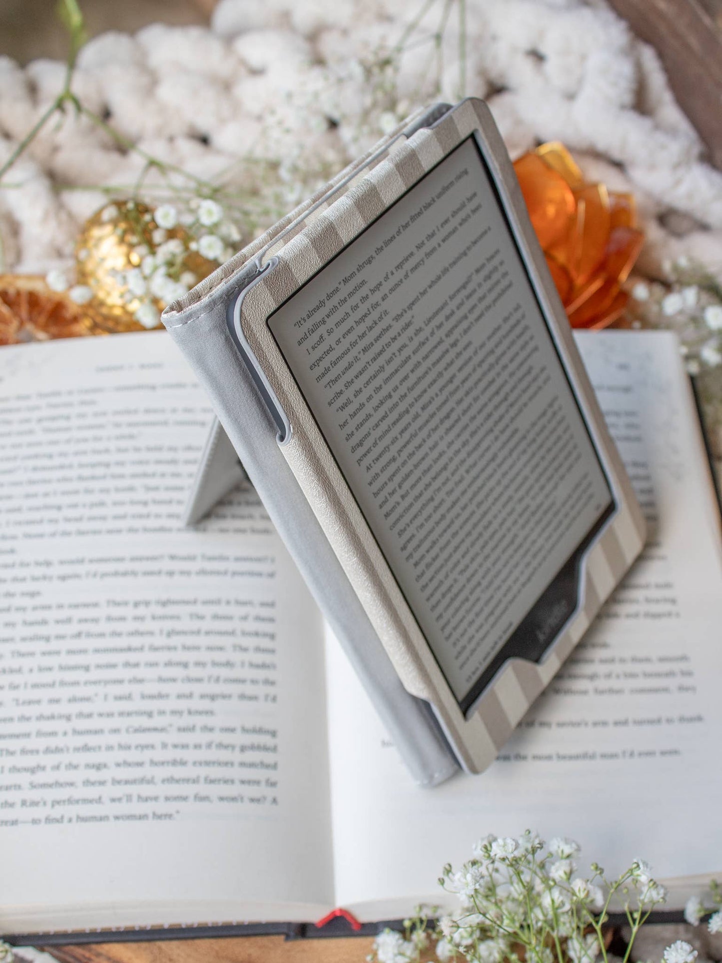 Kindle Basic 6" 11th Gen Case - Tan Stripes