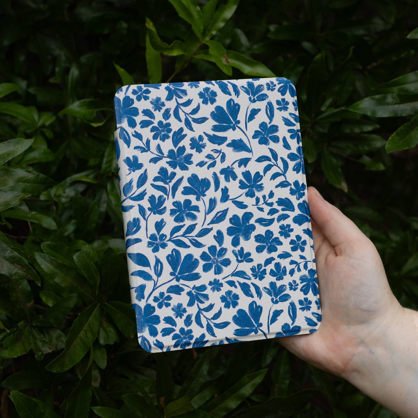 Kindle Paperwhite (11th Generation) Clear Back Kindle Case - Porcelain Floral