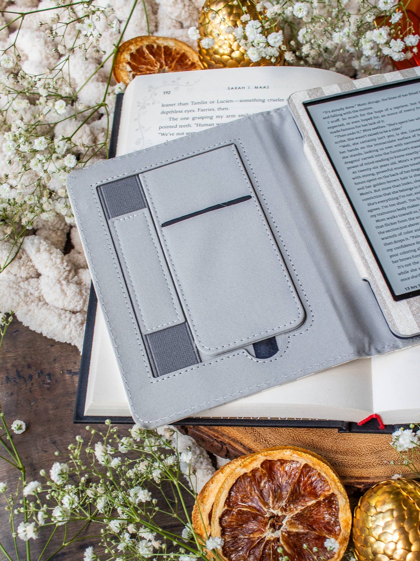 Kindle Basic 6" 11th Gen Case - Tan Stripes