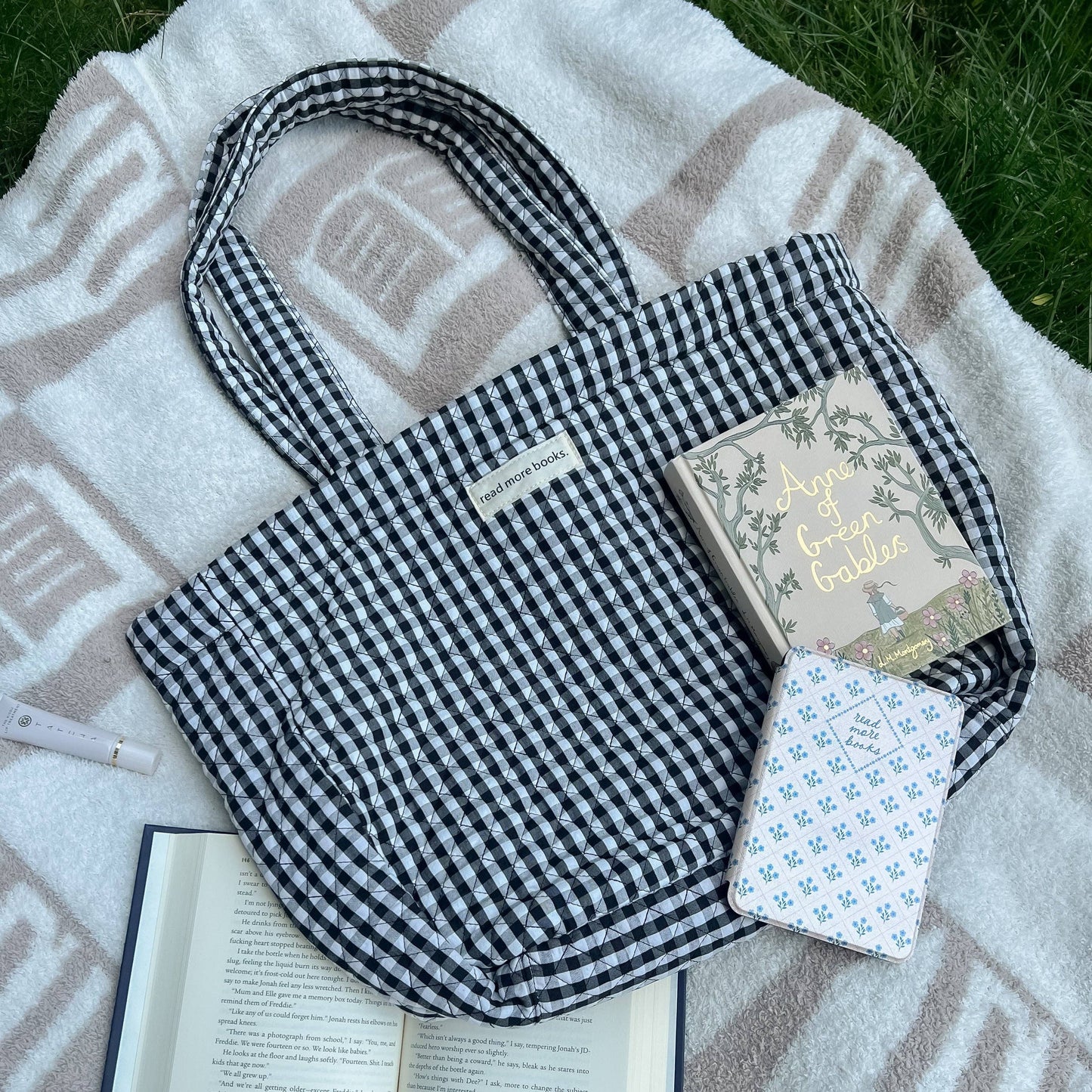 The Everything Quilted Bag - Read More Books