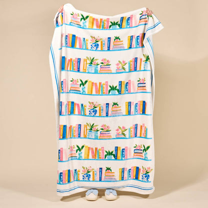 Snuggle Up Plush Blanket – Book Shelfie