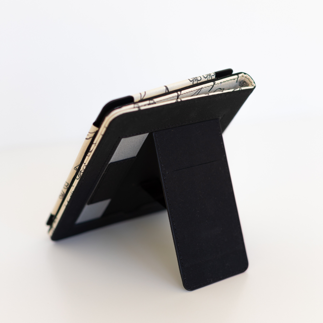 Kindle Case (Kindle Paperwhite - 11th Generation) - Pressed Floral